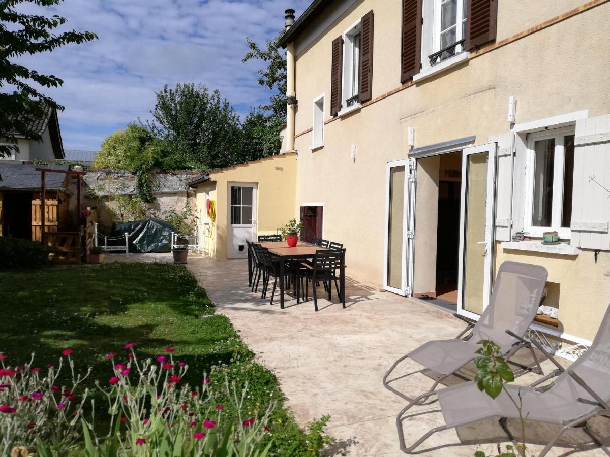 Celine'Home Saint-Germain-sur-Morin Екстериор снимка